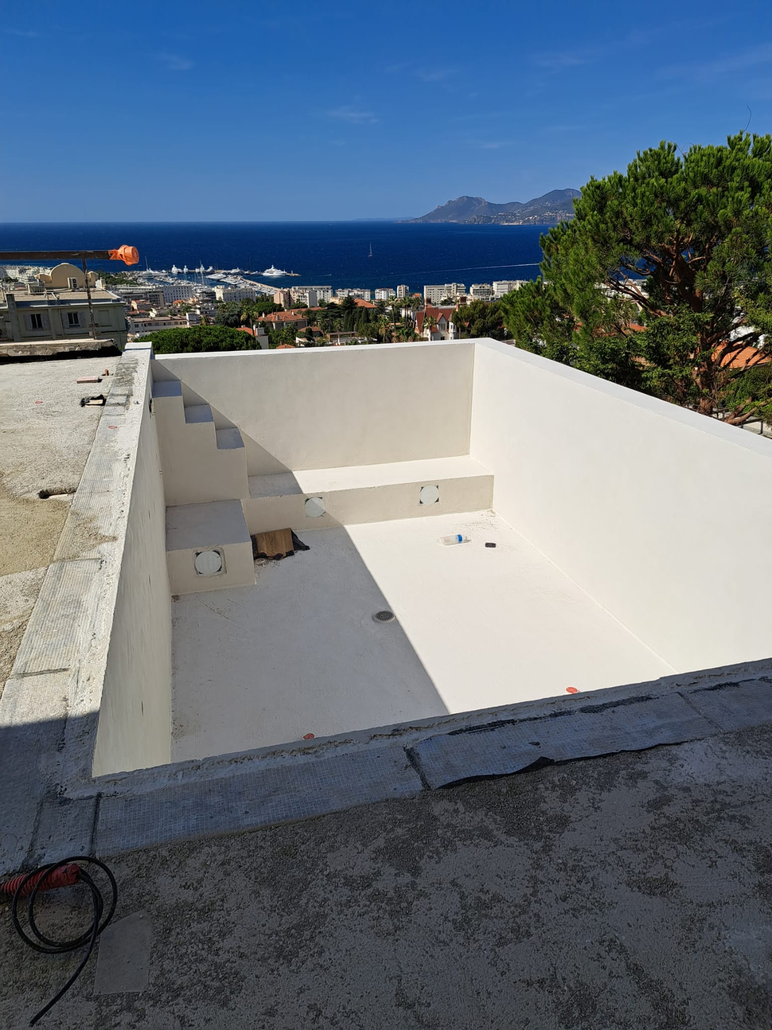 Piscine extérieur encastrée